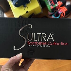Sultra Bombshell Curling Iron brand new